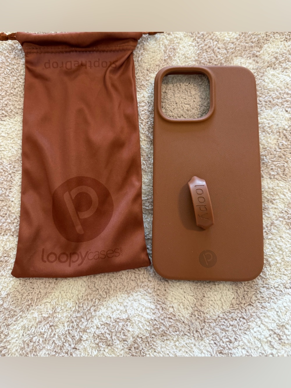 Loopy Case iPhone 16 pro max Leather-Textured Righty - cappuccino - like new!